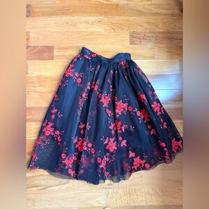 Maje embroidered floral midi skirt. Very delicate details. Size 1